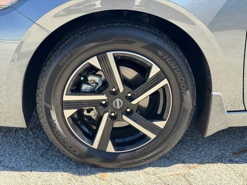 Used 2025 Nissan Sentra SV w/ Trunk Package image 9