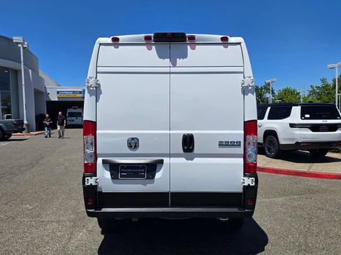 Used 2025 RAM ProMaster 2500 w/ Crew Van Package FWD image 5