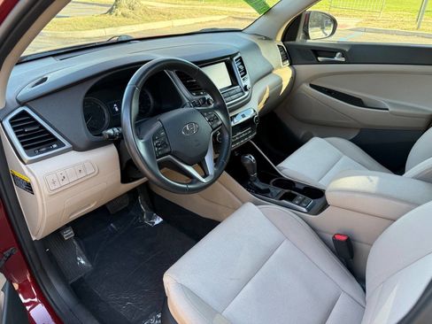 Used 2018 Hyundai Tucson Sport image 11