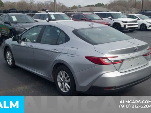 Used 2025 Toyota Camry LE image 10
