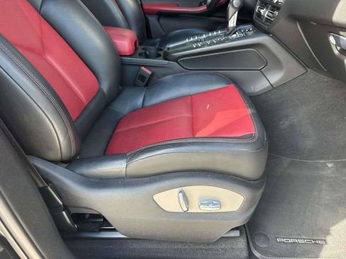 Certified 2021 Porsche Macan AWD/4WD image 17