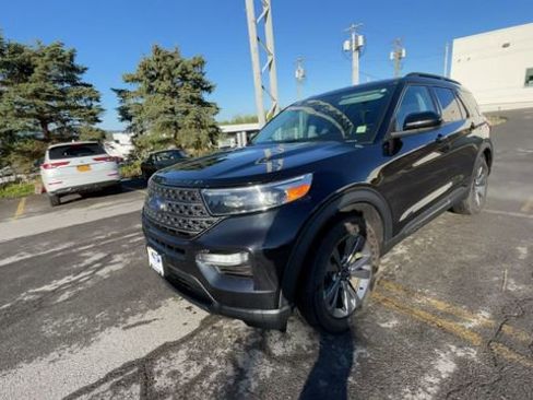 Used 2022 Ford Explorer XLT w/ Equipment Group 202A AWD/4WD image 5