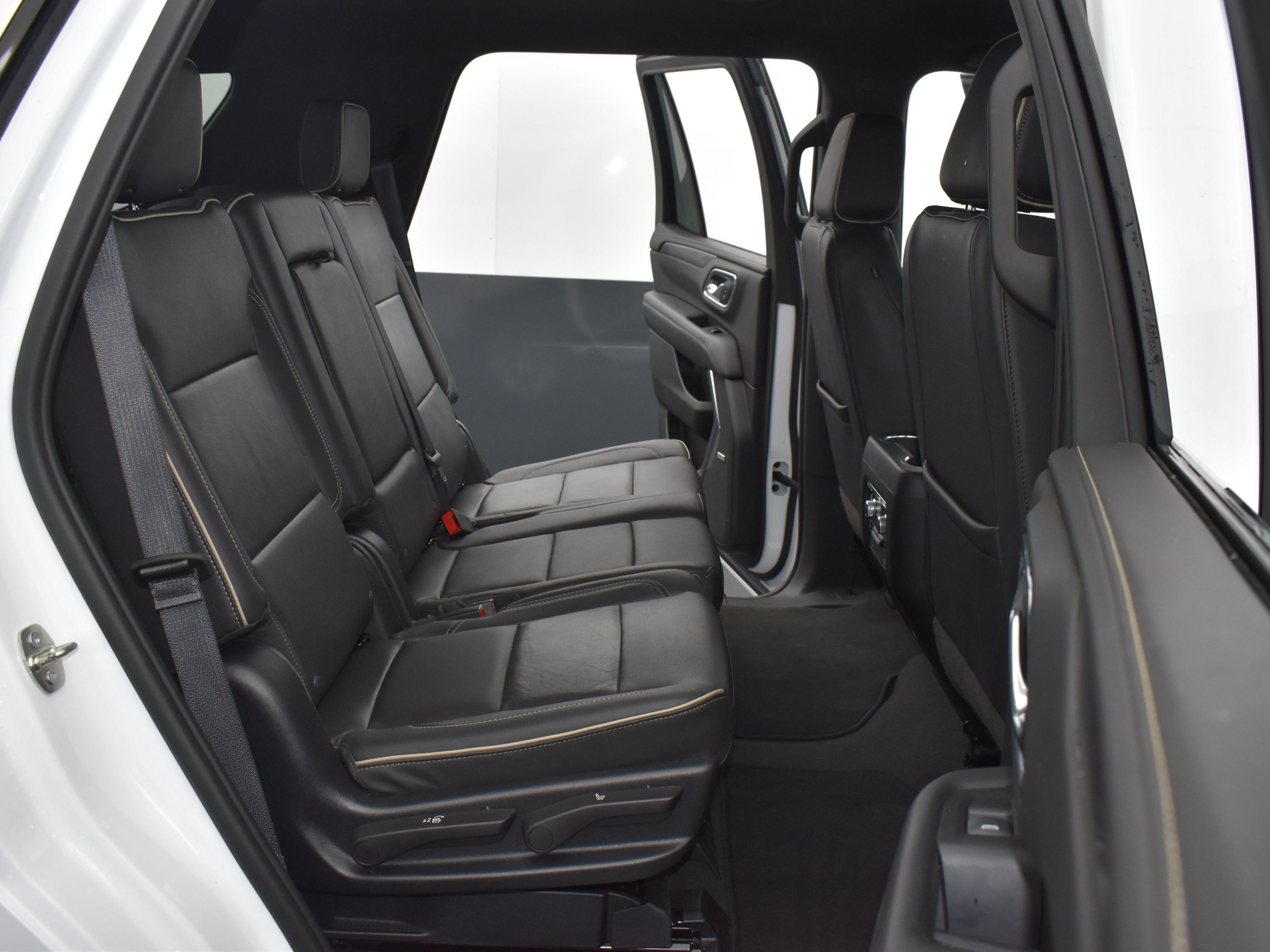 Used 2023 GMC Yukon SLT AWD/4WD image 26