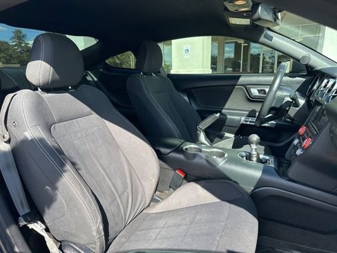 Used 2018 Ford Mustang Coupe image 29