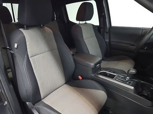 Used 2023 Toyota Tacoma TRD Sport image 14