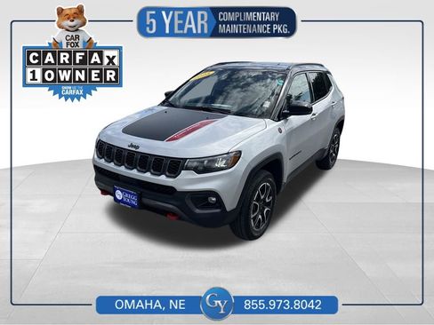 Used 2025 Jeep Compass Trailhawk AWD/4WD image 1