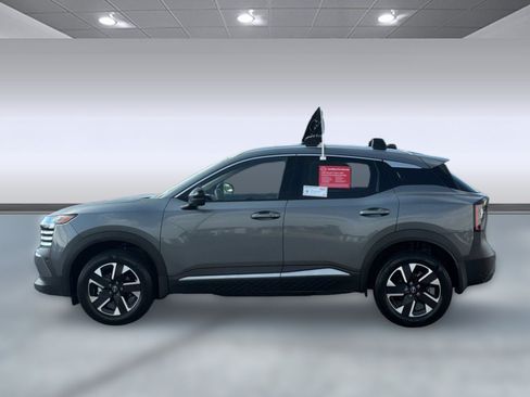 Certified 2026 Nissan Kicks SR FWD image 3