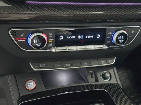 Used 2025 Audi SQ5 Premium Plus w/ Premium Plus Package image 16