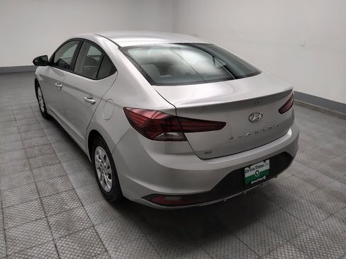 Used 2019 Hyundai Elantra SE FWD image 5
