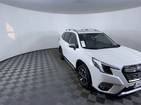 Used 2023 Subaru Forester Touring image 2