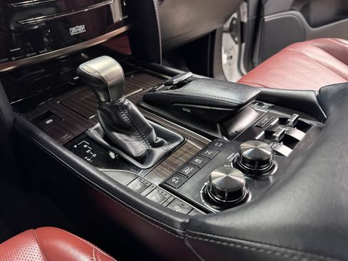 Used 2016 Lexus LX 570 4WD w/ Luxury Package image 19