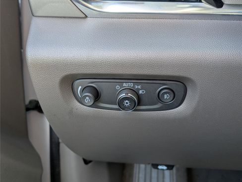 Used 2021 Chevrolet Traverse LT image 22