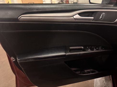 Used 2019 Ford Fusion SE FWD image 26