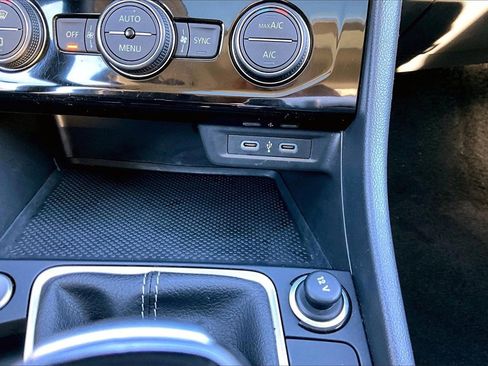 Used 2024 Volkswagen Jetta SE image 16