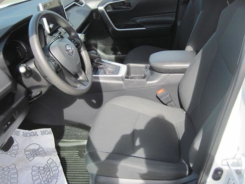 Used 2024 Toyota RAV4 LE AWD/4WD image 10