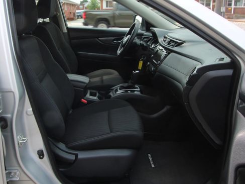 Used 2018 Nissan Rogue S AWD/4WD image 10