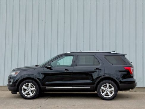 Used 2016 Ford Explorer XLT w/ Equipment Group 202A AWD/4WD image 3