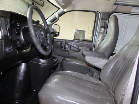 Used 2018 Chevrolet Express 2500 w/ Driver Convenience Package image 14