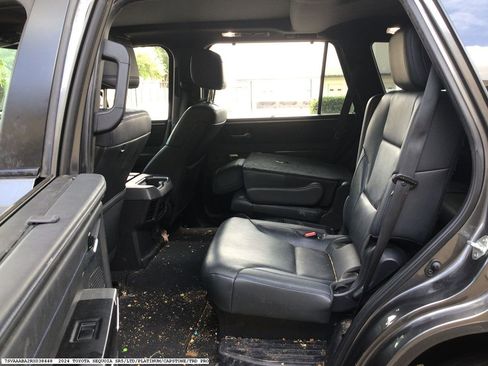 Used 2024 Toyota Sequoia Platinum AWD/4WD image 8