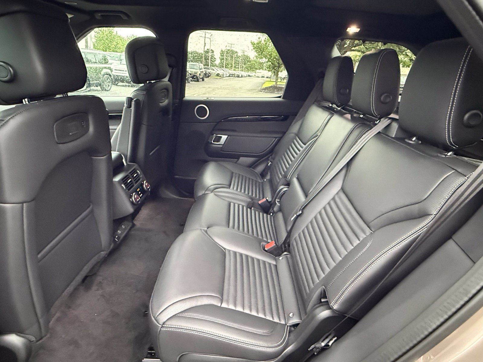 New 2026 Land Rover Discovery S AWD/4WD image 15
