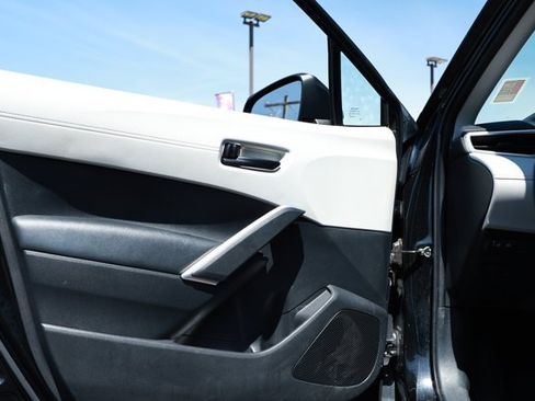 Used 2024 Toyota Corolla Cross L AWD/4WD image 21