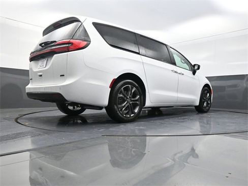 New 2026 Chrysler Pacifica Select image 23