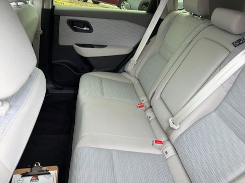 Used 2023 Nissan Rogue SV image 31