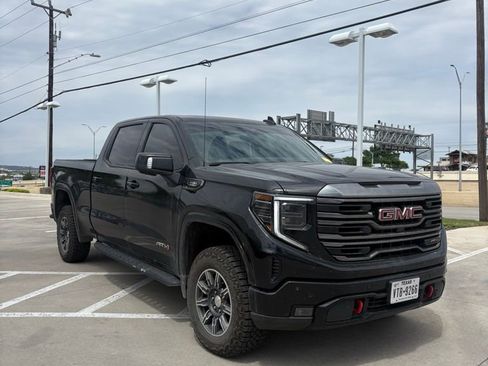 Used 2024 GMC Sierra 1500 AT4 w/ Technology Package image 3