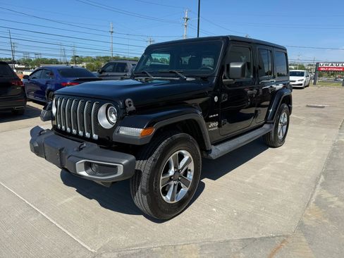 Used 2018 Jeep Wrangler Unlimited Sahara w/ LED Lighting Group AWD/4WD image 6