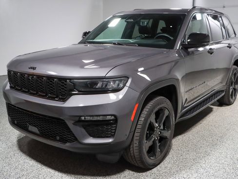 Used 2024 Jeep Grand Cherokee Limited w/ Luxury Tech Group II AWD/4WD image 33
