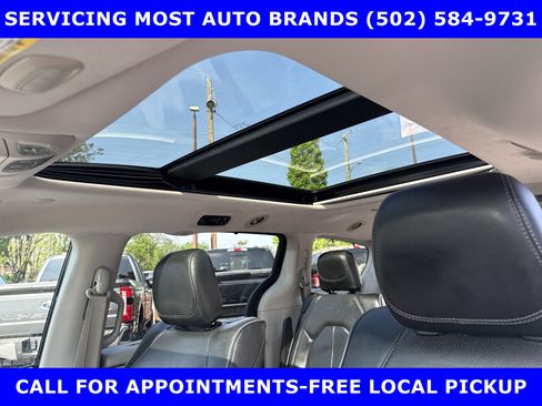 Used 2018 Chrysler Pacifica Limited image 24