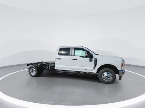 New 2025 Ford F350 XL w/ XL Chrome Package image 3
