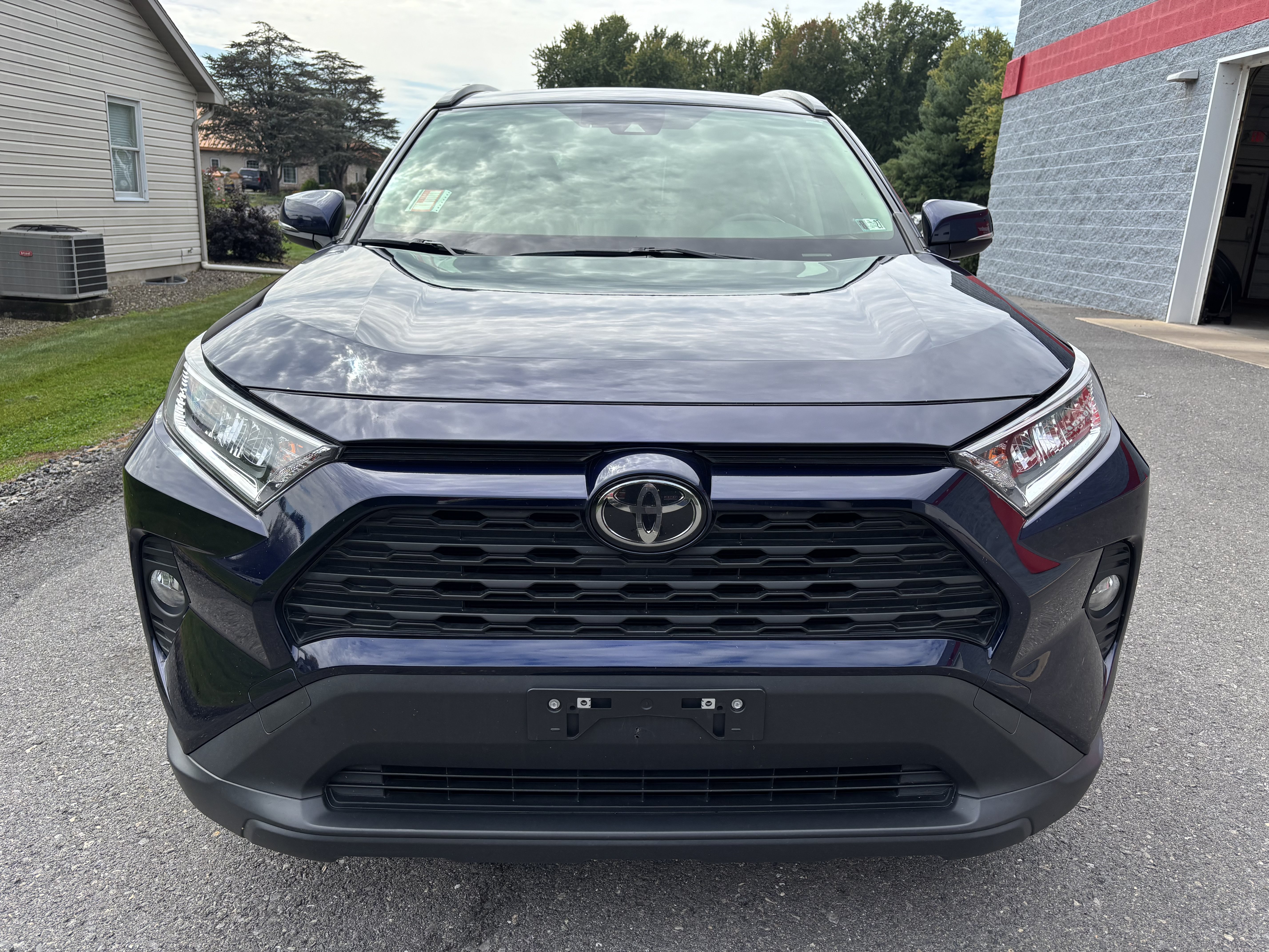 Used 2020 Toyota RAV4 XLE Premium AWD/4WD image 9