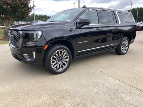 Used 2023 GMC Yukon XL Denali Ultimate AWD/4WD image 1
