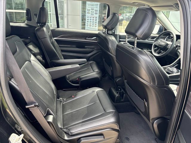 Used 2023 Jeep Grand Cherokee L Limited AWD/4WD image 32