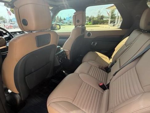 Used 2023 Land Rover Discovery Metropolitan Edition AWD/4WD image 9