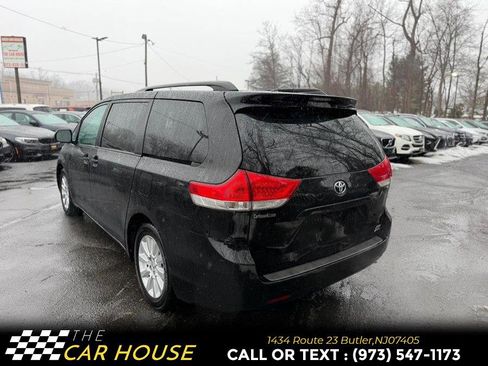 Used 2013 Toyota Sienna XLE image 9