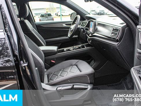 Used 2025 Volkswagen Atlas Cross Sport SE image 19