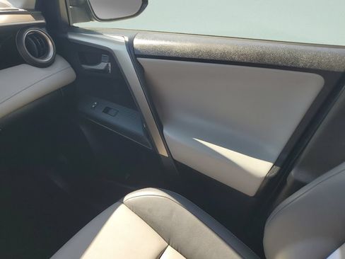 Used 2015 Toyota RAV4 Limited FWD image 17