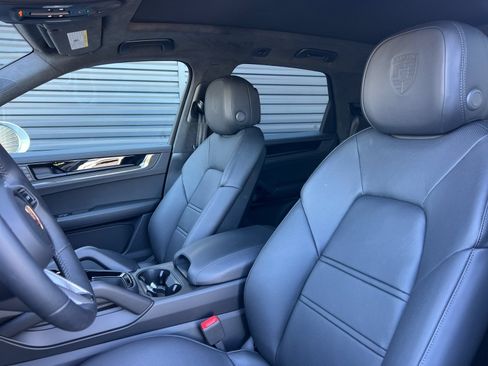 Used 2026 Porsche Cayenne GTS AWD/4WD image 6