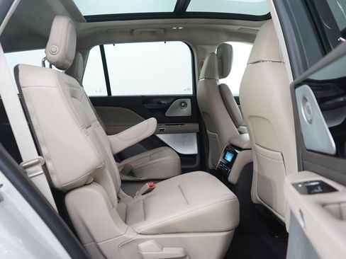 Used 2020 Lincoln Aviator Grand Touring w/ Equipment Group 301A AWD/4WD image 12