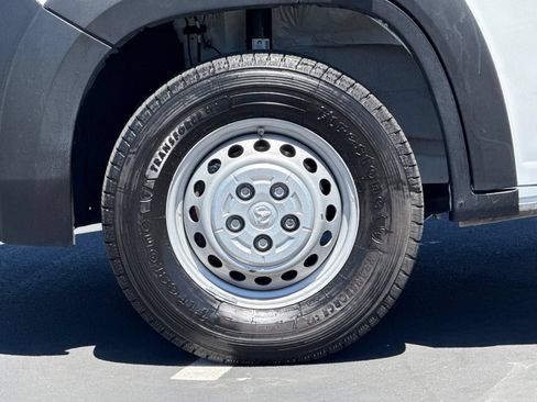 Used 2024 RAM ProMaster 2500 w/ Convenience Group FWD image 14