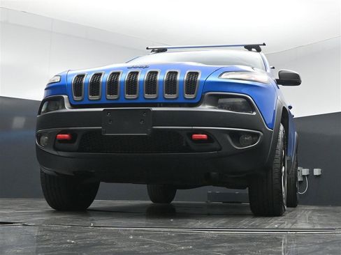 Used 2018 Jeep Cherokee Trailhawk w/ Cold Weather Group AWD/4WD image 30