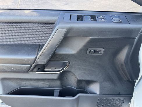 Used 2012 Nissan Titan SV image 5