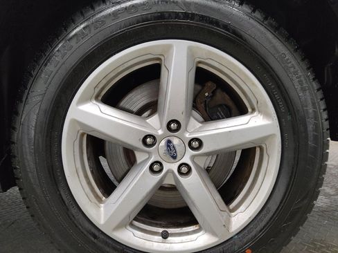 Used 2016 Ford Explorer XLT w/ Equipment Group 202A AWD/4WD image 31