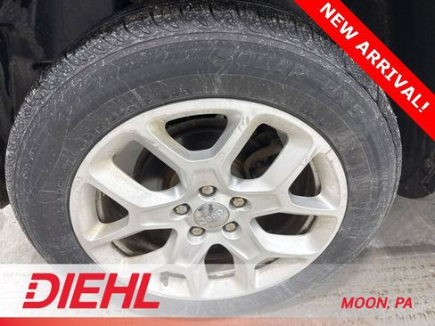 Used 2018 Jeep Renegade Latitude w/ Cold Weather Group image 8