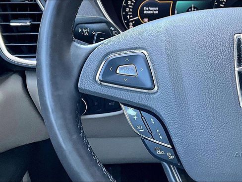 Used 2016 Lincoln MKX Reserve w/ Technology Package FWD image 18