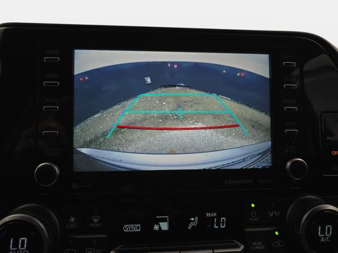 Used 2020 Toyota Highlander XLE FWD image 20