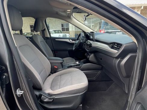 Used 2020 Ford Escape SE image 30