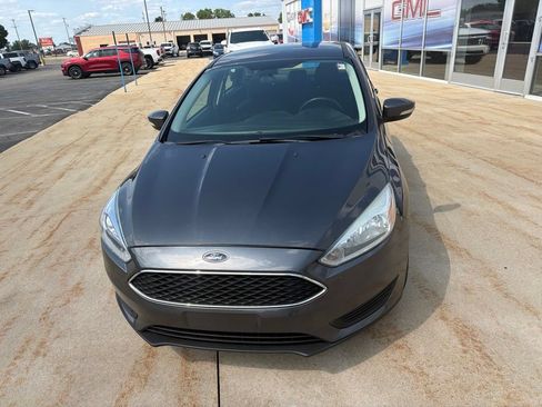 Used 2018 Ford Focus SE w/ Cold Weather Package FWD image 8
